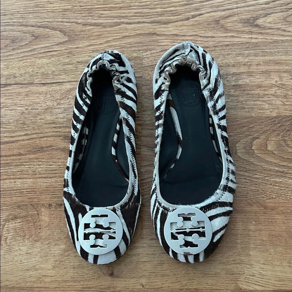 Tory Burch Black and White Zebra Flats Sz 6 1/2 - Picture 1 of 9